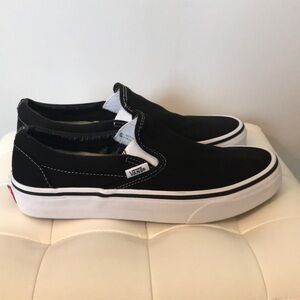 Vans slip on sneakers in like new condition Unisex Mens Sz 6.5 and Ladies Sz 8.